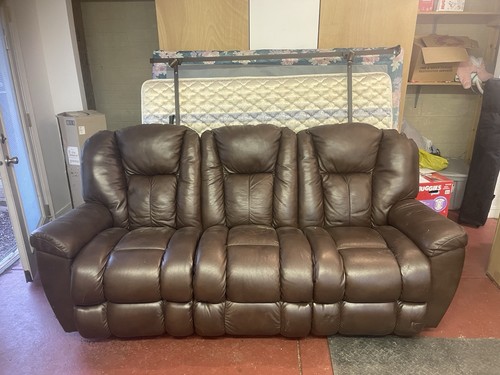 Boy brown leather - la-z-boy,